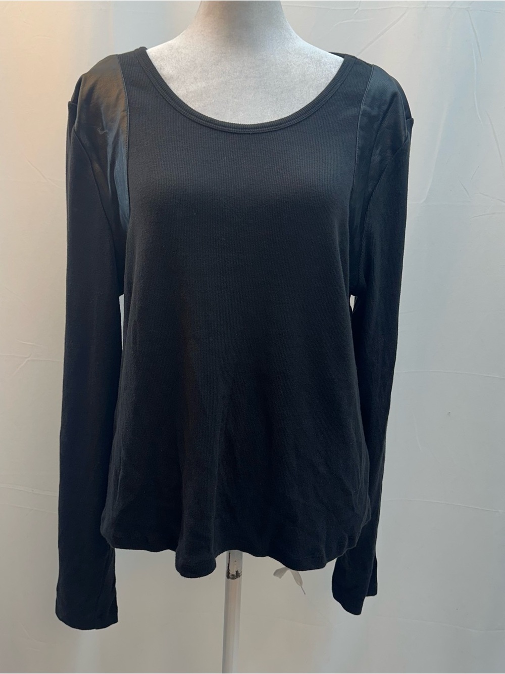 Maeve by Anthropologie Black Long-Sleeve Scoop Neck Top XL